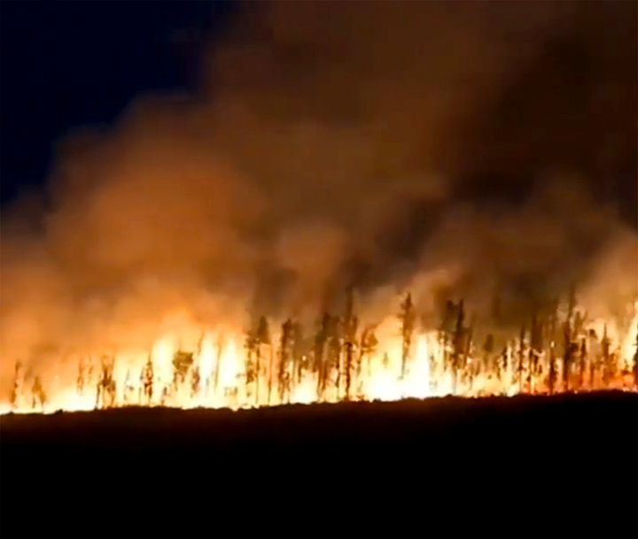 Zeci de mii de persoane evacuate din cauza incendiilor în statul american California