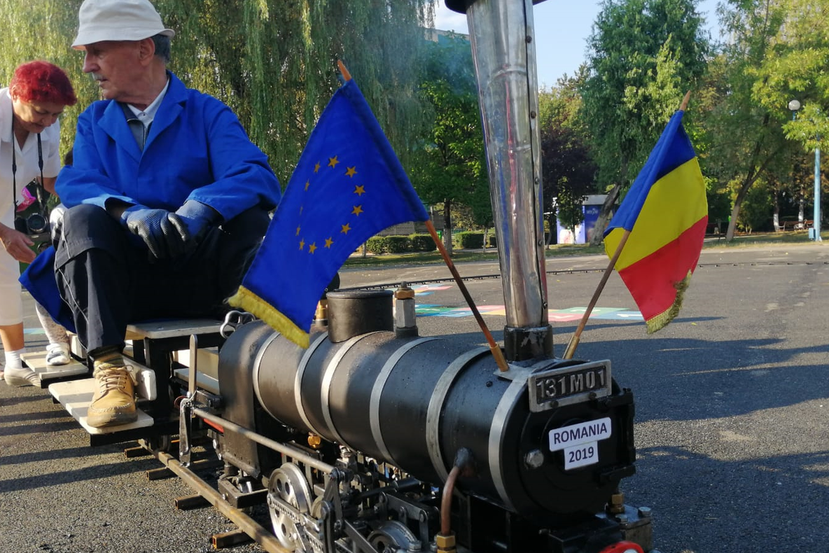 O locomotivă unică în Europa a fost văzută la Petroşani