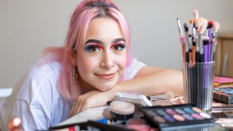 Machiajul puternic: modul în care fetele și băieții din Generația Z au creat o imensă subcultură