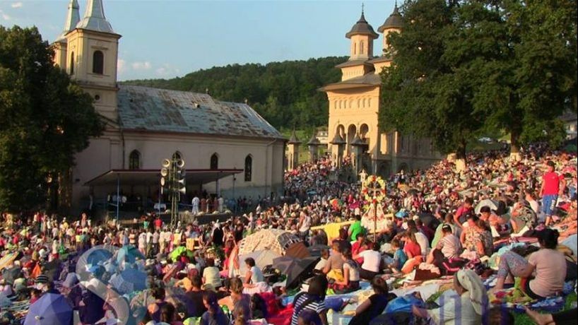 Pelerinaj uriaș la mănăstirea Nicula de Sf.Maria VIDEO