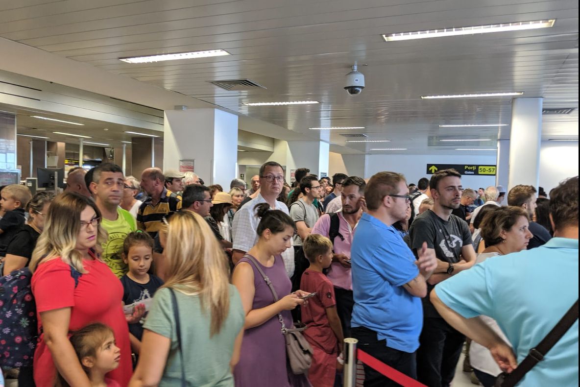 Incident pe Otopeni! Sute de oameni au fost blocați 