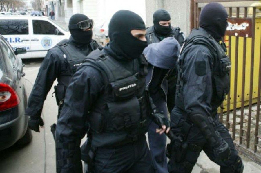 Percheziții de amploate la Săcele, într-un dosar de șantaj, camătă și înșelăciune