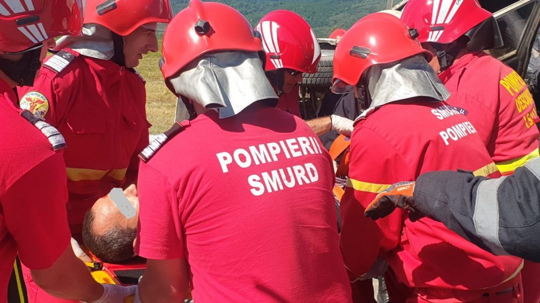 Microbuz ieșit de pe șosea în Tulcea: 5 răniți. ISU a activat codul roşu!