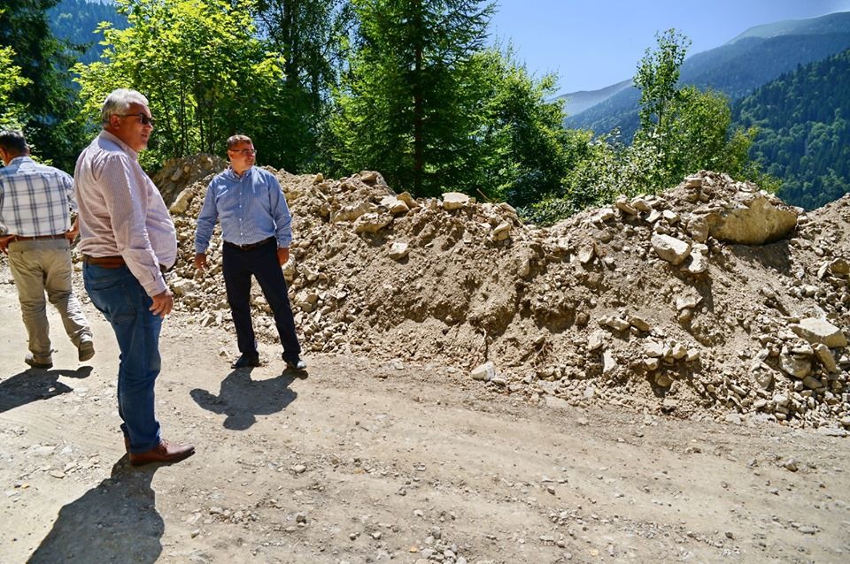 Vești bune pentru turiști. Se deschide calea de acces spre Retezat