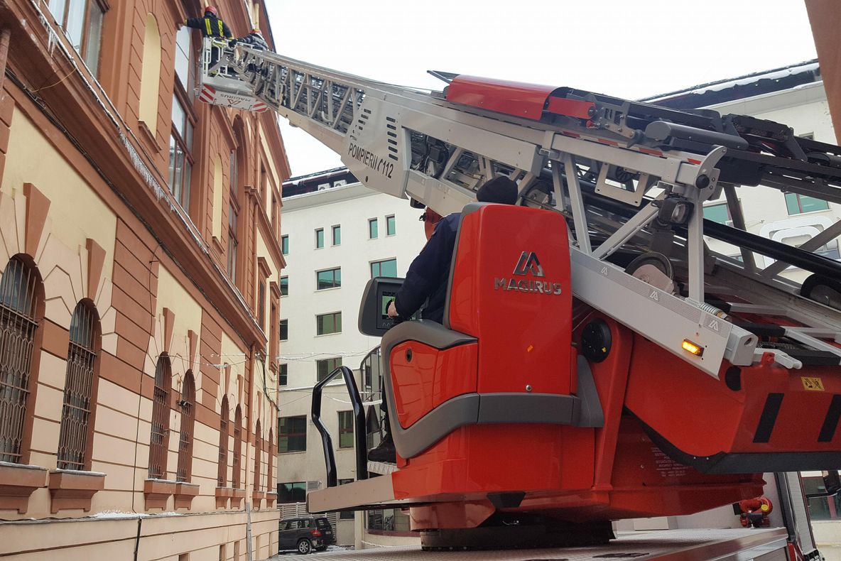 Intervenţie de urgenţă a pompierilor la Ministerul de Interne, joi dimineaţă!