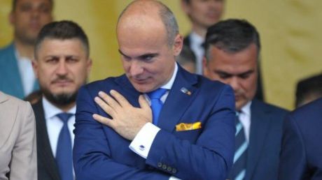 Rareş Bogdan l-a desfiinţat pe Teodorovici, după ce a zis că vrea să angajeze tineri fără examen