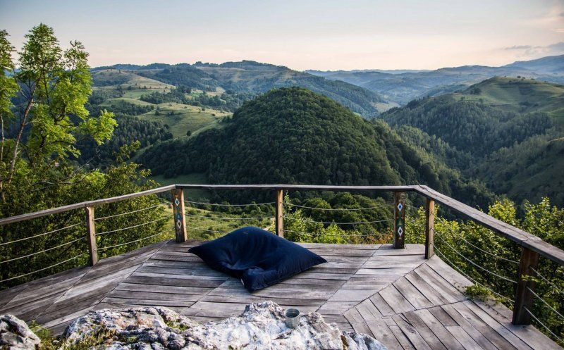 Satul din Transilvania, ascuns în munți, unde locuiesc olandezi 