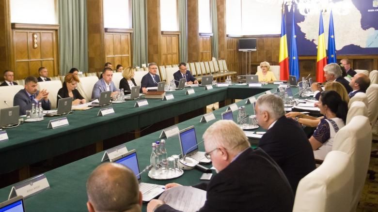 Rectificarea bugetară scindează coaliția. Proiectul întârzie să ajungă pe masa guvernului