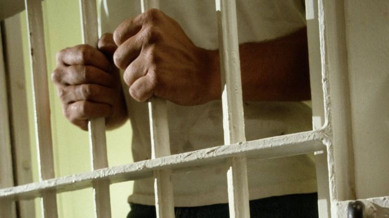 Bărbatul care a răpit un băiețel, în Focșani, era eliberat din pușcărie prin recursul compensatoriu