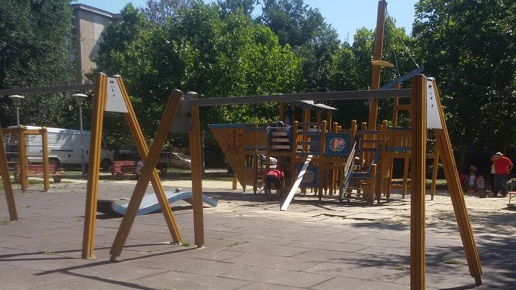 Cum arată spaţiile de joacă din sectorul 5 după "reabilitarea" de 54 miloane de euro