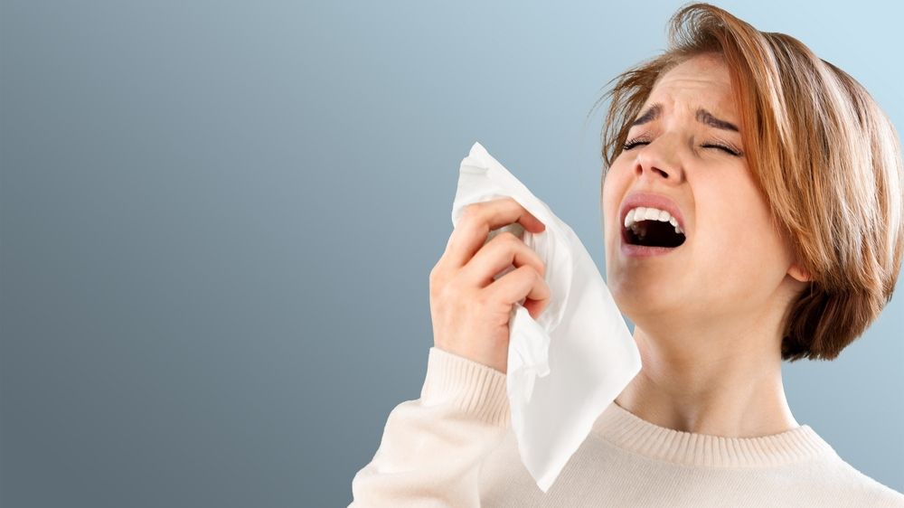 De ce strănutăm cu ochii închiși? Misterul a fost elucitat de către specialiști
