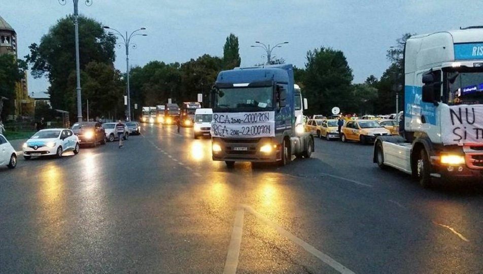 Transportatorii rutieri amenință: "Mențineți legislația actuală sau ieșim în stradă!"