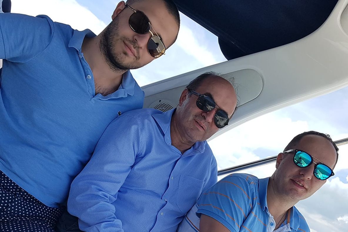 Tudorel Toader a lămurit misterul şalupei cu care s-a plimbat. Cui aparține ambarcațiunea. EXCLUSIV realitatea.net