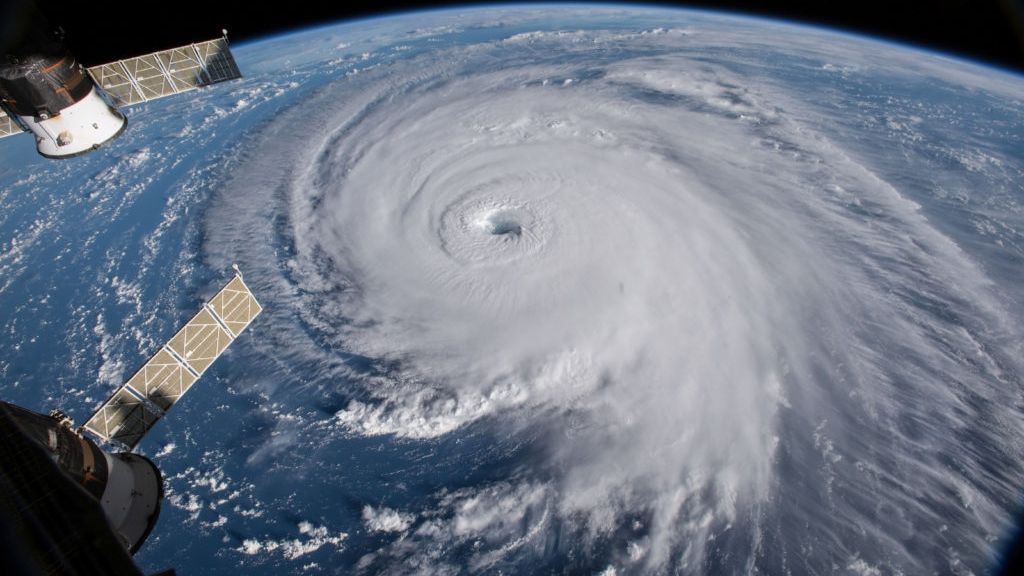 Trump sugerează folosirea bombelor nucleare împotriva uraganelor