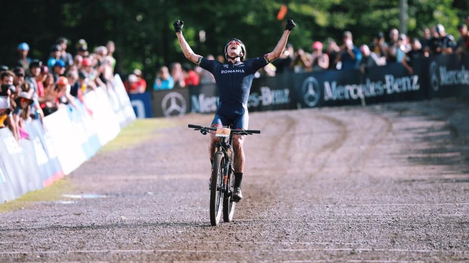 Ciclistul român Vlad Dascălu este campion mondial la mountain bike, U23