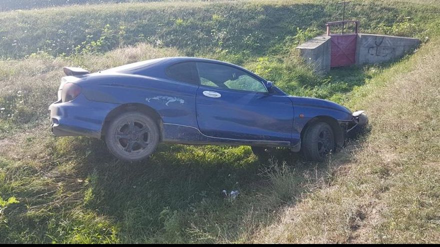 Un tânăr de 15 ani, băut, a lovit cu mașina două fetițe și a fugit de la locul accidentului