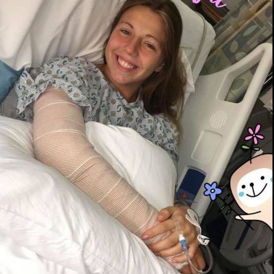 O mamă și-a împușcat fiica din greșeală după ce adolescenta i-a făcut o surpriză