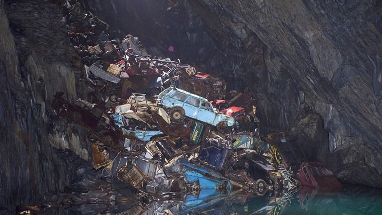 Descoperire ireală într-o mină părăsită. Zăceau acolo de zeci de ani