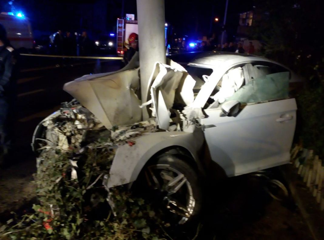 Tragedie în centrul orașului Sibiu. O mașină scăpată de sub control s-a făcut praf FOTO