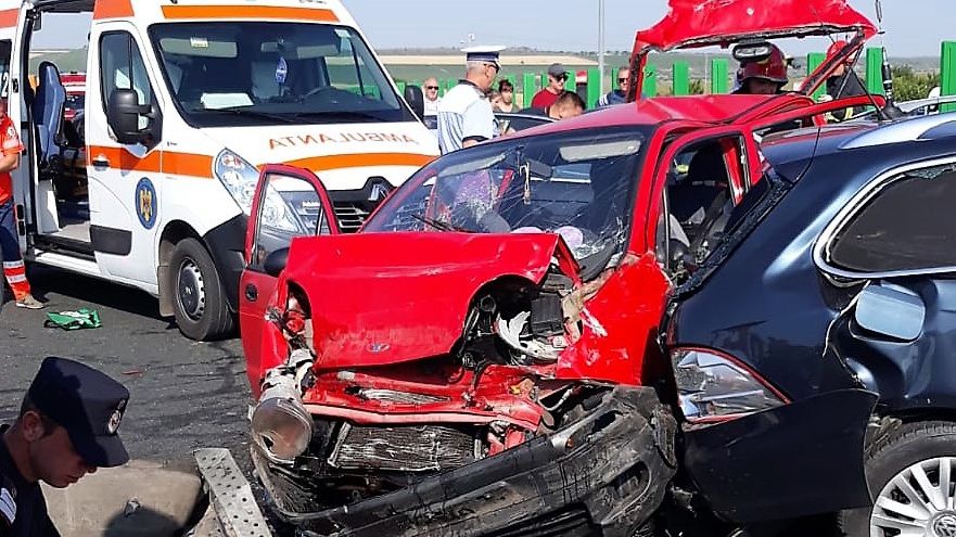 Accident pe A2, pe sensul către Bucureşti: circulaţie întreruptă