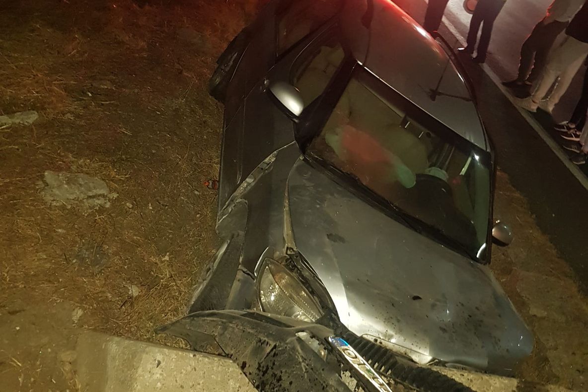 Accident cumplit în Olt: O mamă şi cei doi copii ai săi, răniți
