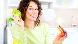 Tehnica pe care specialiștii o recomandă în alimentația tinerilor