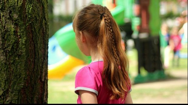 Învățătorul care a agresat sexual o elevă de 9 ani a fost condamnat cu suspendare! Bărbatul a abuzat-o pe fată timp de un an: cum au aflat părinții