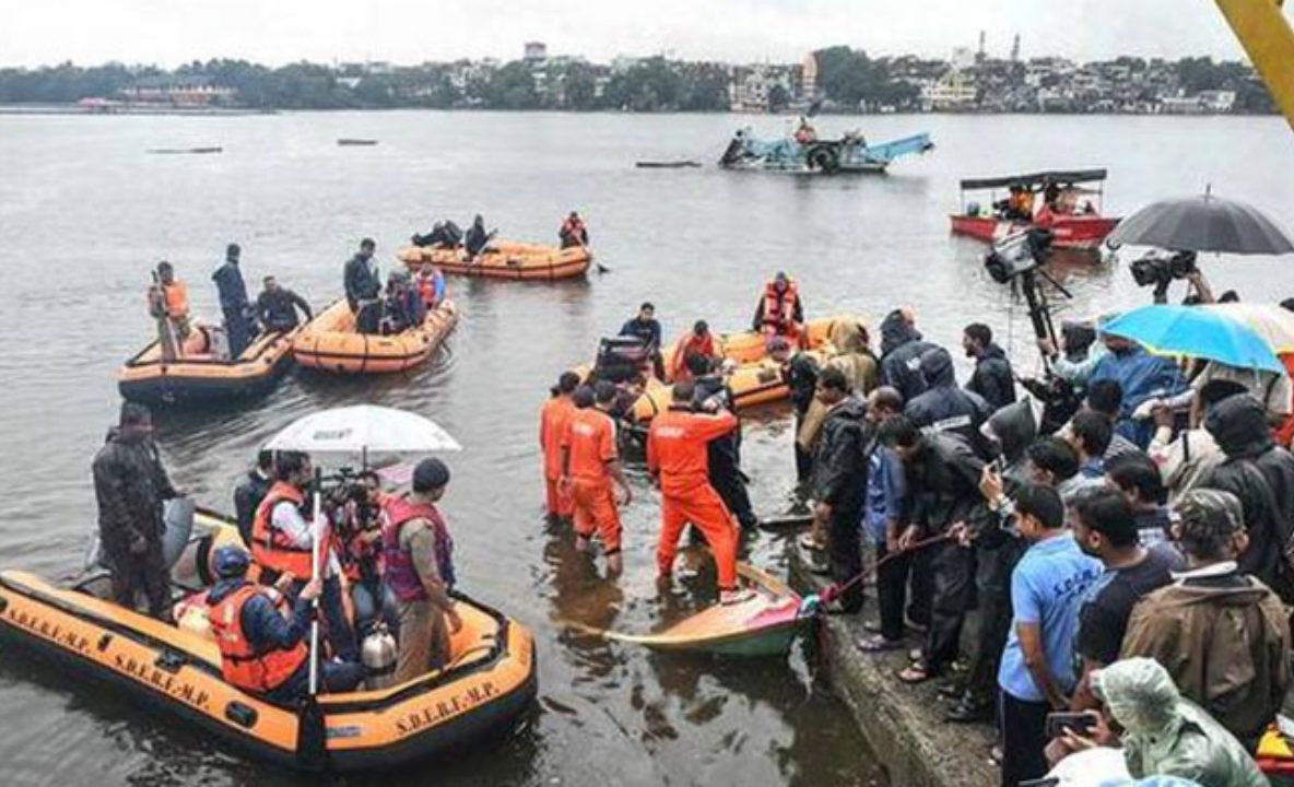 Tragedie pe fluviul Godavari. Zeci de oameni, dispăruți după un naufragiu