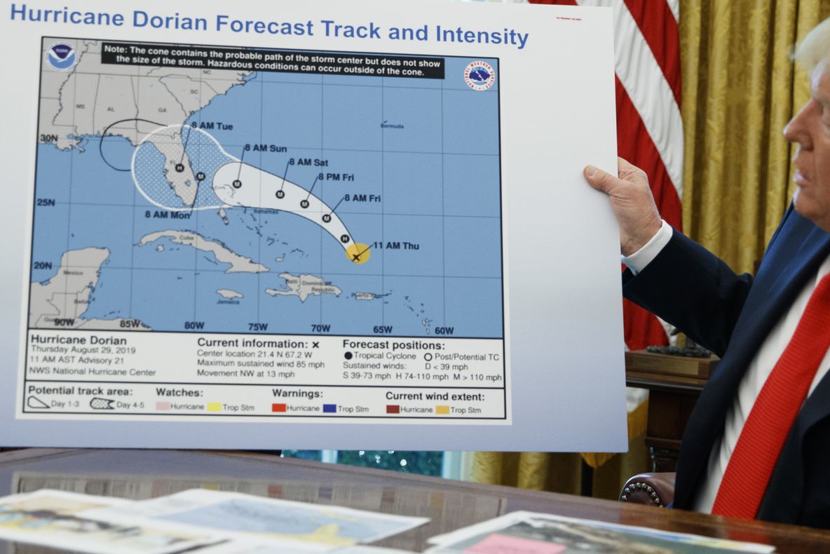 Uraganul Dorian și Alabama. O minciună insistentă a lui Trump i-a scandalizat pe meteorologi