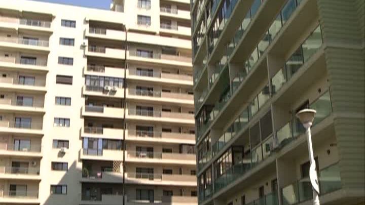 Scăderi la vânzarea locuințelor. Cu cât s-au ieftinit apartamentele în criză