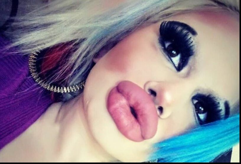 O studentă din Bulgaria vrea să bată recordul mondial la categoria "buze de Barbie"