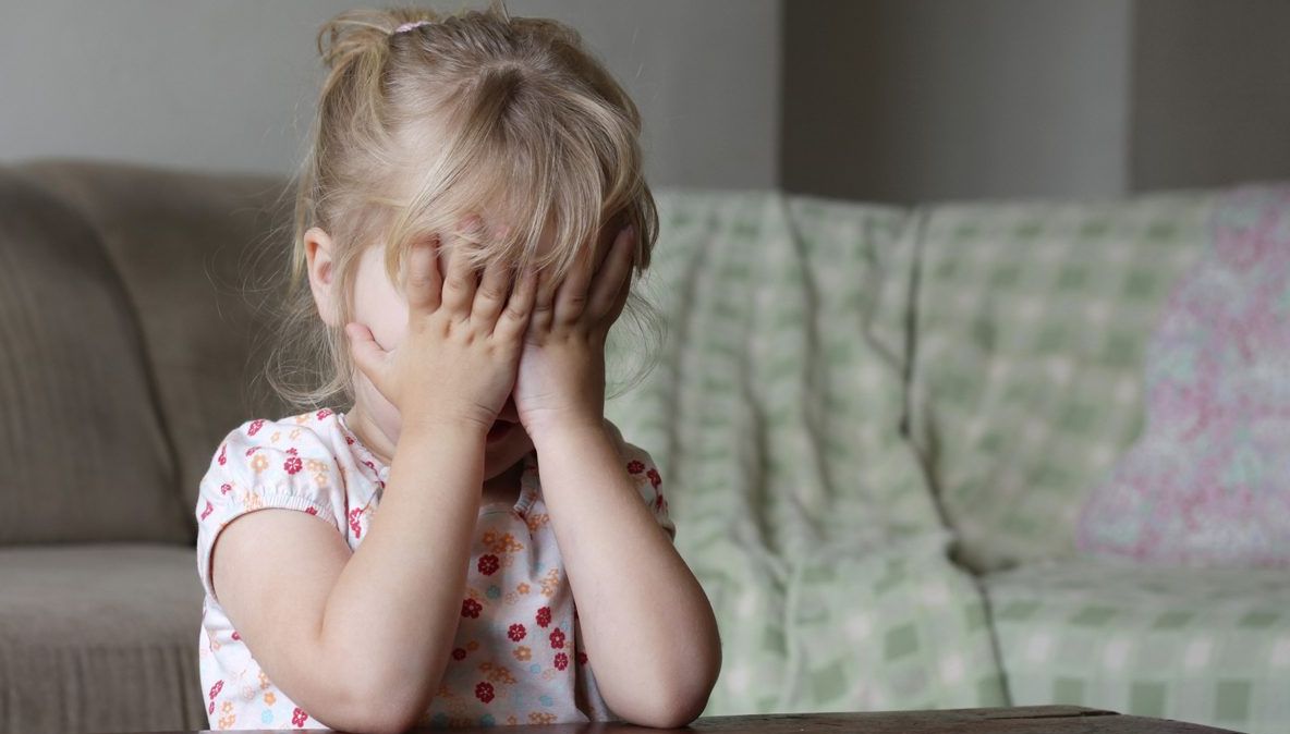 Când încep oamenii să țină cont de părerile celorlalți și de ce e importantă