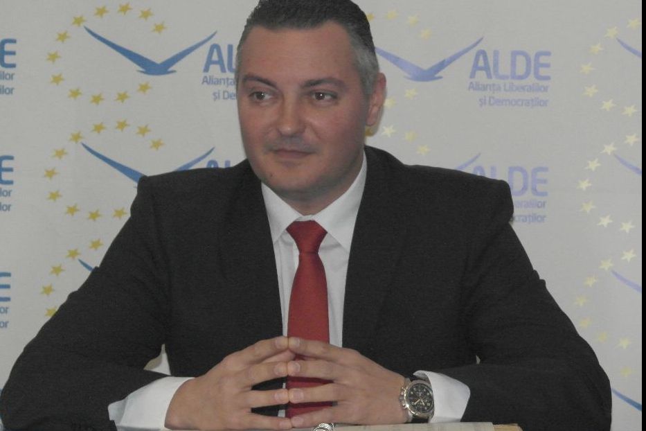 Revolta din ALDE ia amploare. O altă filială sare la gâtul lui Tăriceanu