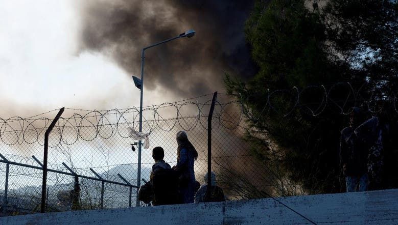 Incendiu, ciocniri cu poliția și un mort într-un lagăr de refugiați din insula grecească Lesbos