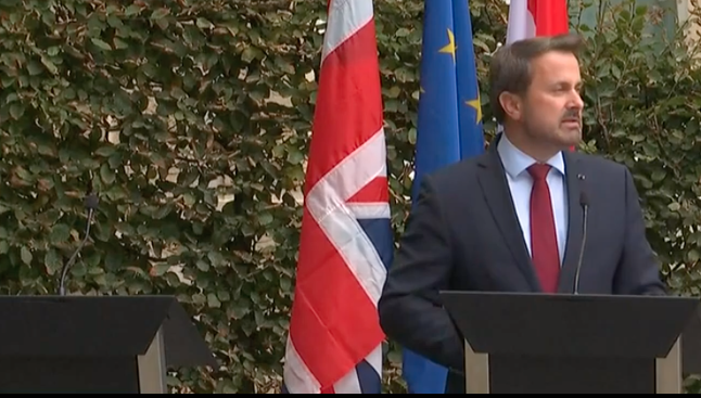 Liderii UE, lăsați cu ochii în soare de Boris Johnson