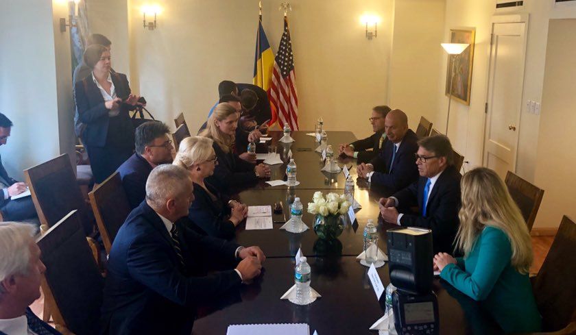 Dăncilă, ignorată de Secretarul Energiei din SUA. Rick Perry spune că s-a întâlnit cu Ramona Mănescu