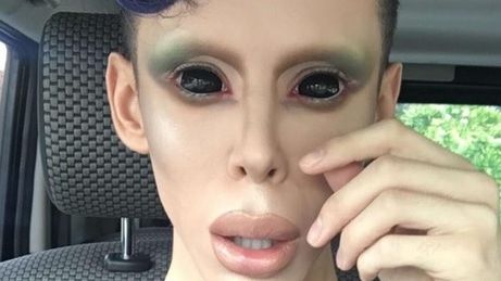 A cheltuit o avere pentru a deveni un extraterestru fără sex: "Nu vreau să mai am nimic jos!"