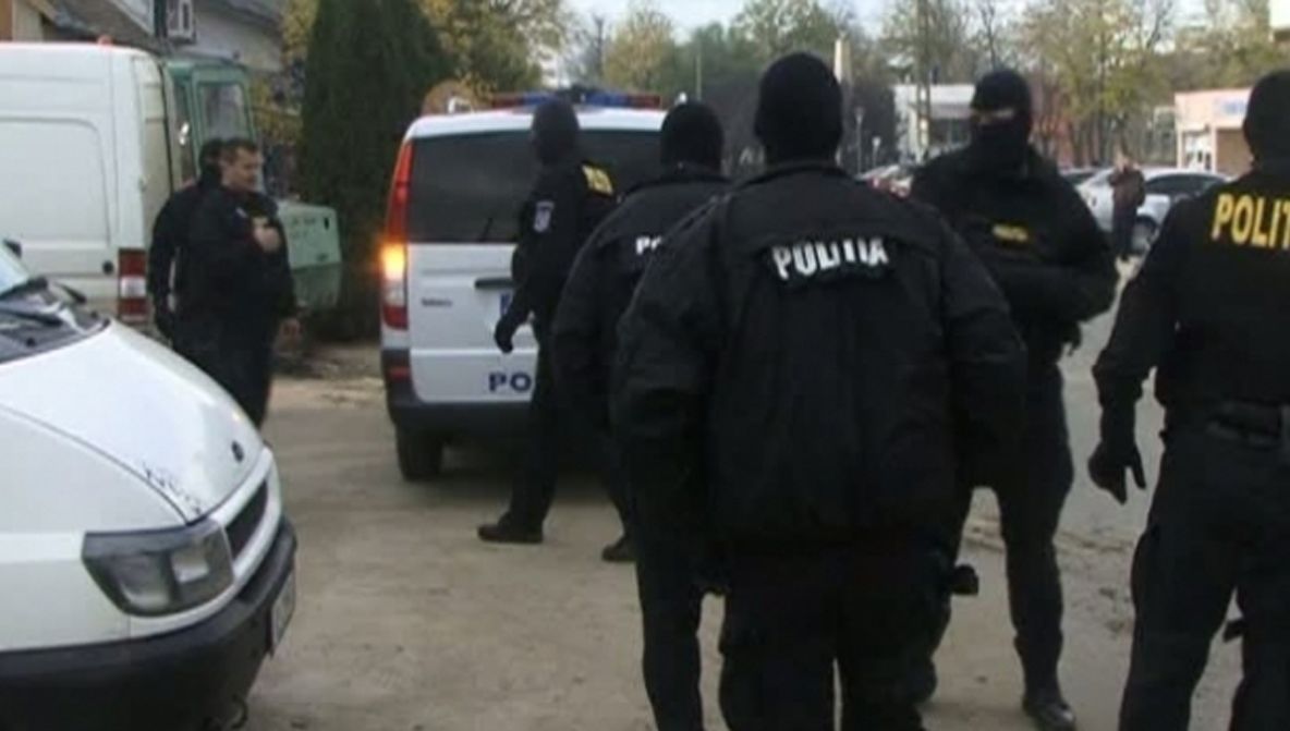 Ce au pățit bărbații din Pitești care au furat un rucsac cu 20.000 de lei?