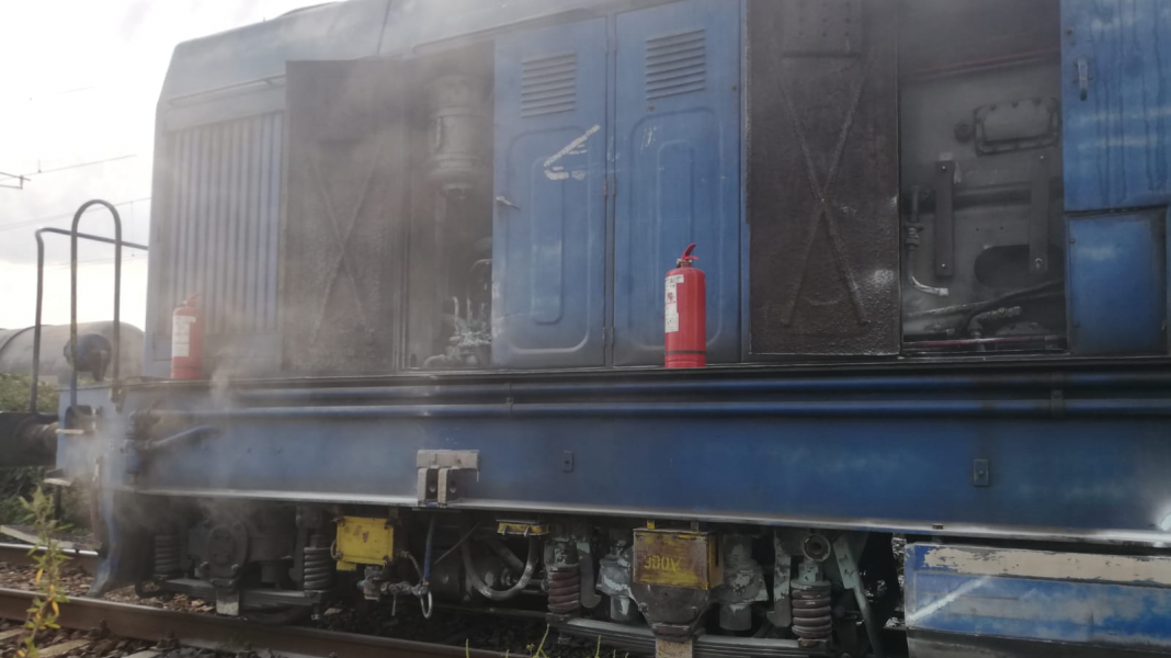 Locomotivă cuprinsă de flăcări, în Timiș