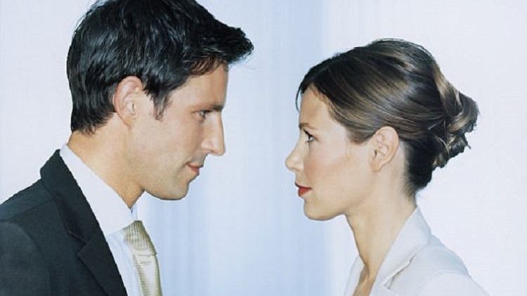 Ce ți se poate întâmpla dacă privești timp de 10 minute în ochi pe cineva