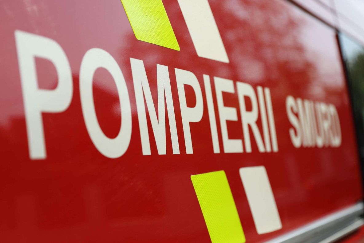 La un pas de tragedie! Un microbuz a ars ca o torţă, într-o benzinărie din Galaţi 