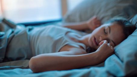 Cercetătorii care studiază somnul știu cum poți dormi mai bine și mai sănătos
