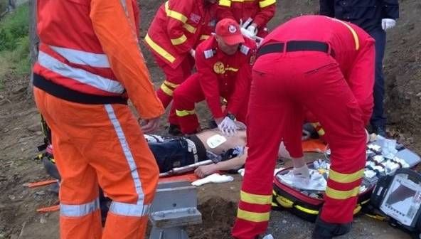 Tânăr înecat în timp ce-şi salva iubita, la ştrandul din Mioveni