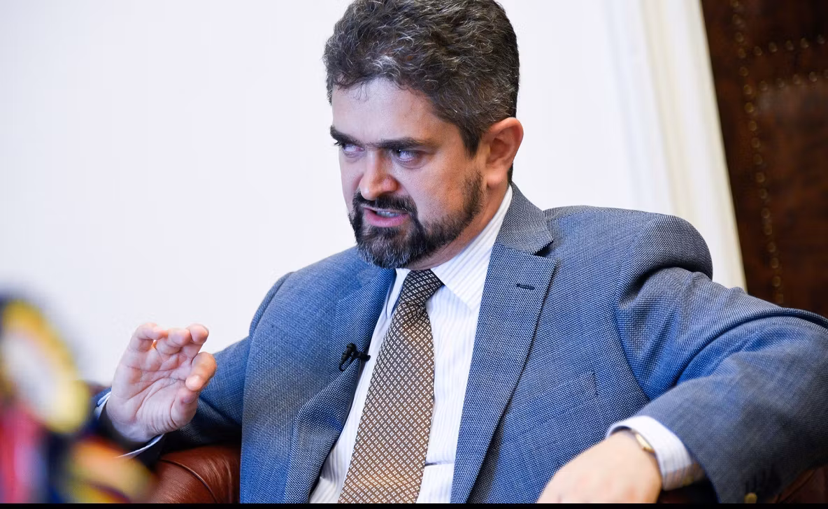 Paleologu despre Băsescu: "Ar fi nedemn să dau o copită de măgar unui leu rănit"