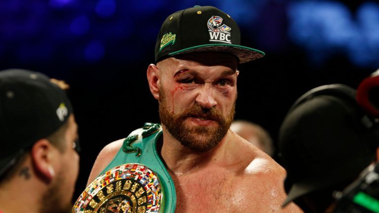 Tyson Fury, cu arcada însângerată, l-a învins la puncte pe suedezul Otto Wallin