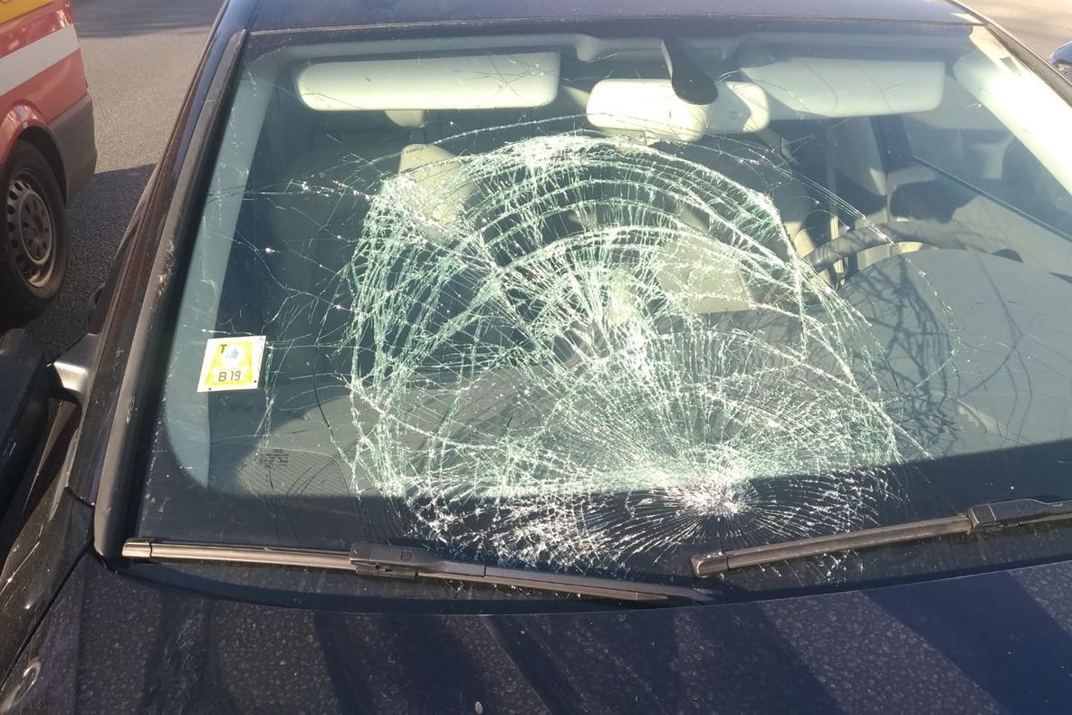 Accident grav, la Cluj. Adolescentă care încerca să salveze o pisică, lovită de maşină