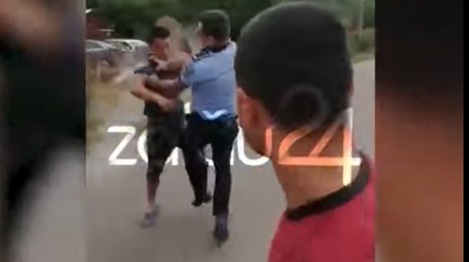 Bătaie ca-n filme între polițiști și localnici, în județul Sălaj: s-au folosit spray-uri lacrimogene