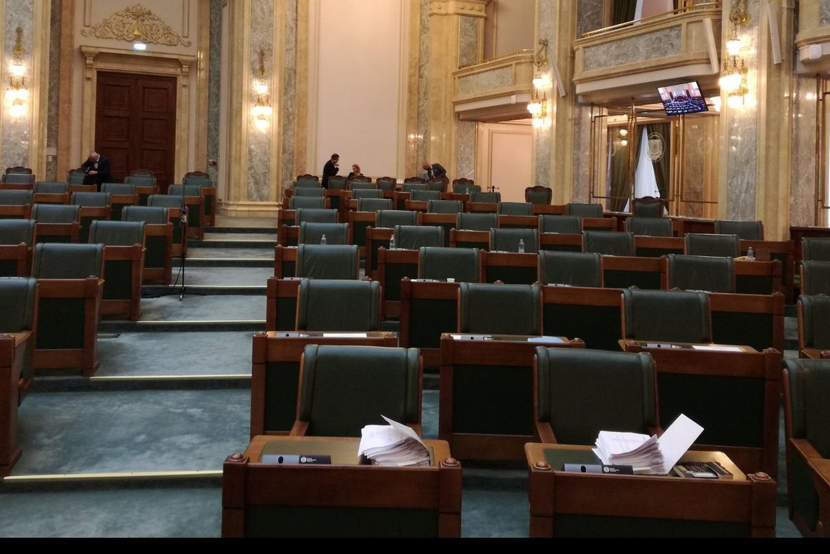 Moțiunea are șanse să treacă! PSD a părăsit plenul Senatului după ce mai multe legi au fost respinse
