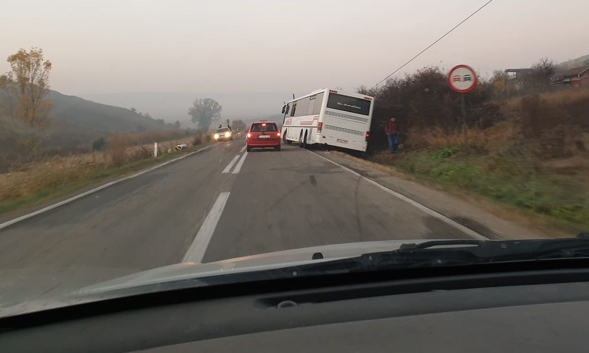 Autobuz cu 40 de pasageri implicat într-un accident rutier în Cluj