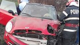 Accident rutier pe autostrada A1. Șoferiță inconștientă, descarcerată de pompieri
